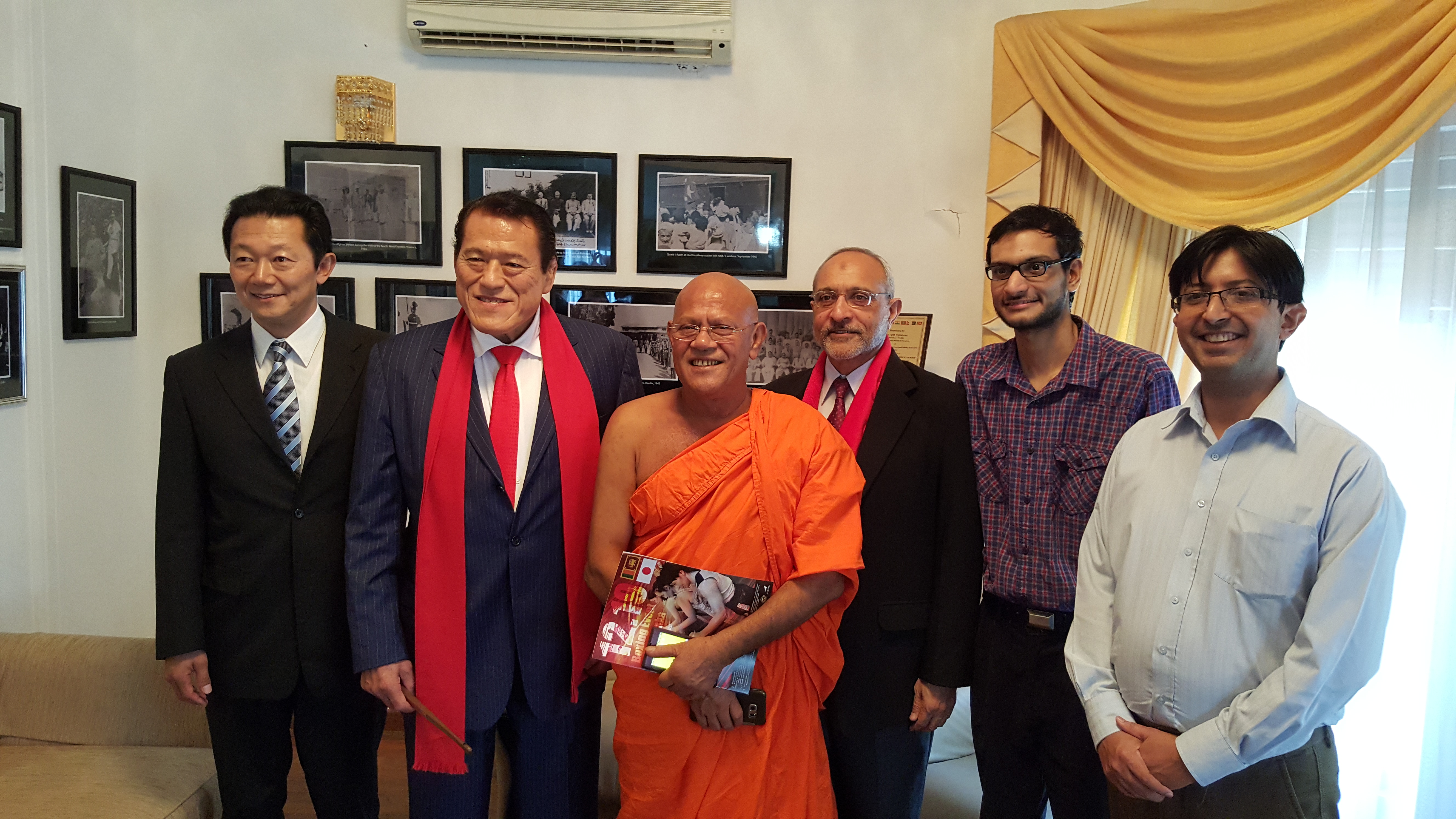 Legendary Japanese Wrestler Inoki meets Pak Envoy in Colombo