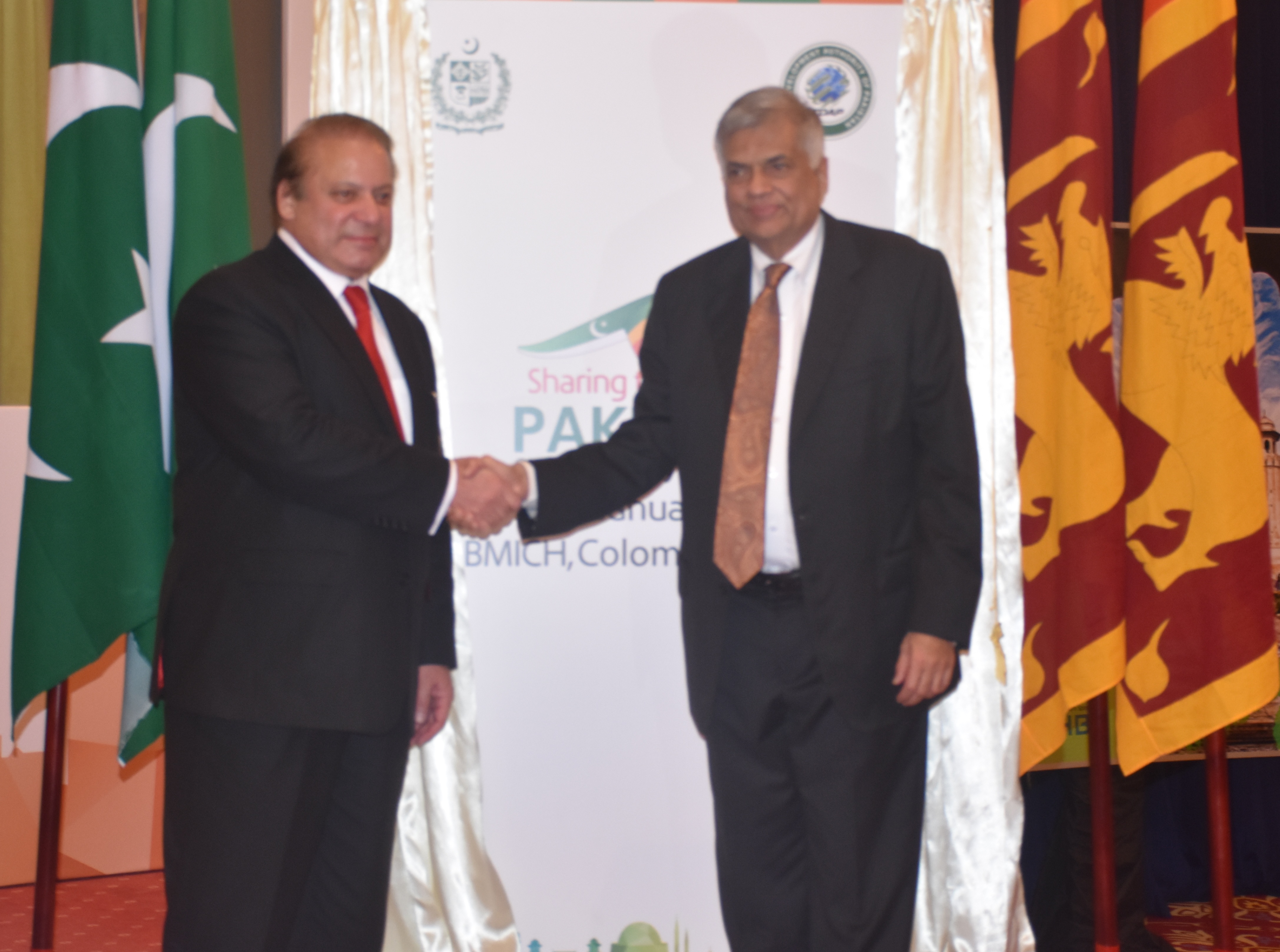 Pak - Lankan PMs jointly performed soft launch of ‘Pakistan Single Country Exhibition 2016’