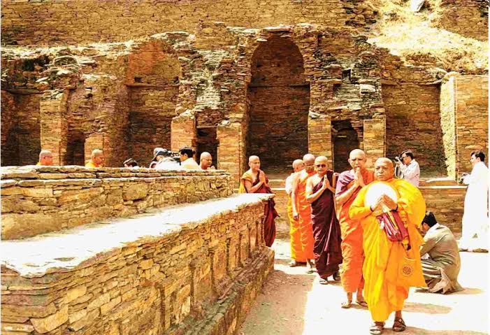 Sri Lankan delegation visits Pakistan's historic Buddhist Monestry at Takht-i-Bhai