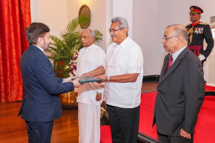 Pakistan’s New High Commissioner Presents Credentials to  Sri Lankan President