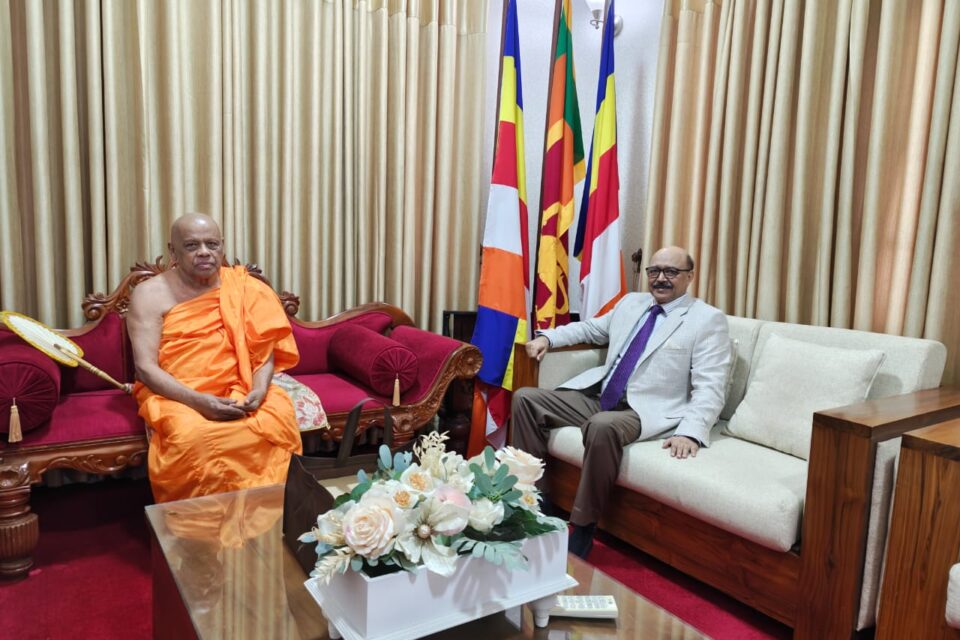 High Commissioner call on Most Venerable Warakagoda Sri Gnanarathana Thero, Mahanayaka Thero of the Asgiriya Chapter