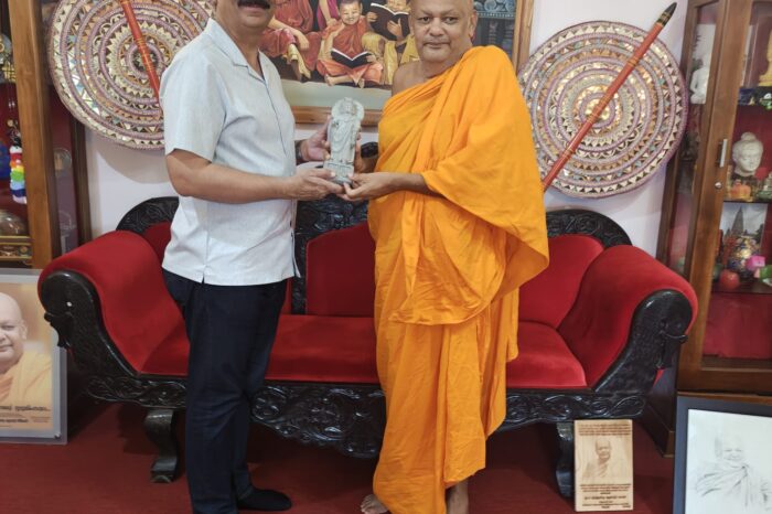 HC paid a courtesy visit to Venerable Mugunuwela Anuruddha Thero