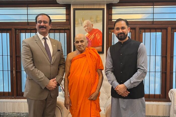 HC met with Ven. Muruththettuwe Ananda Thero, Chief Incumbent of Abhayarama Temple, Colombo.
