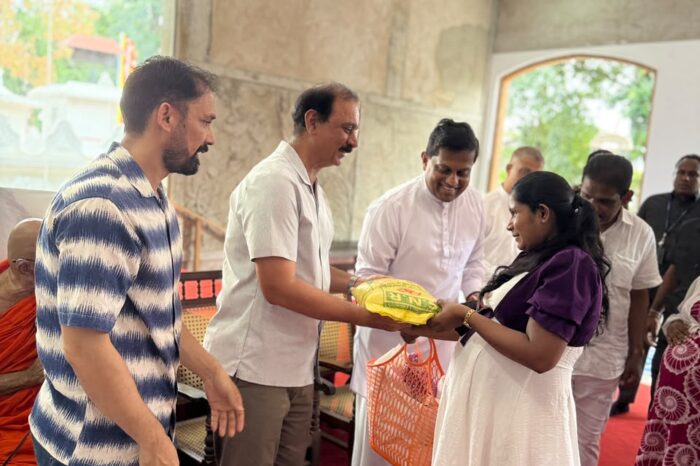 HC visited Piyarathanaramaya Temple and distributed essential ration bags